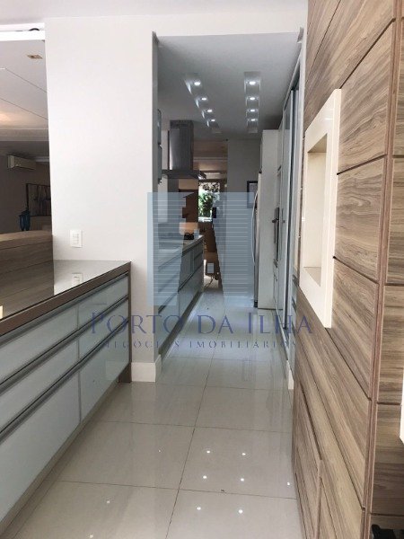 Apartamento para alugar com 4 quartos, 258m² - Foto 12