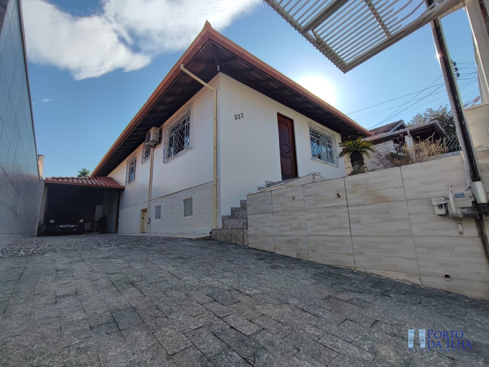 Casa Mobiliada à Venda ou Locação no Bairro Bela Vista - São José