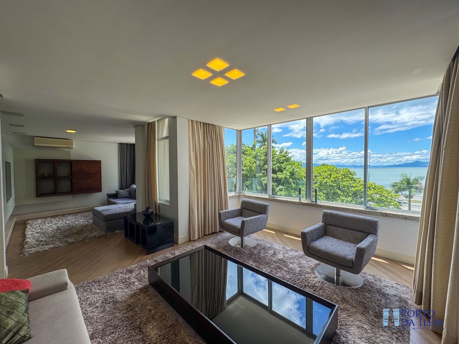 Apartamento de 3 dorms., com 3 suítes à venda no Centro de Florianópolis - R$ 3.500.000,00