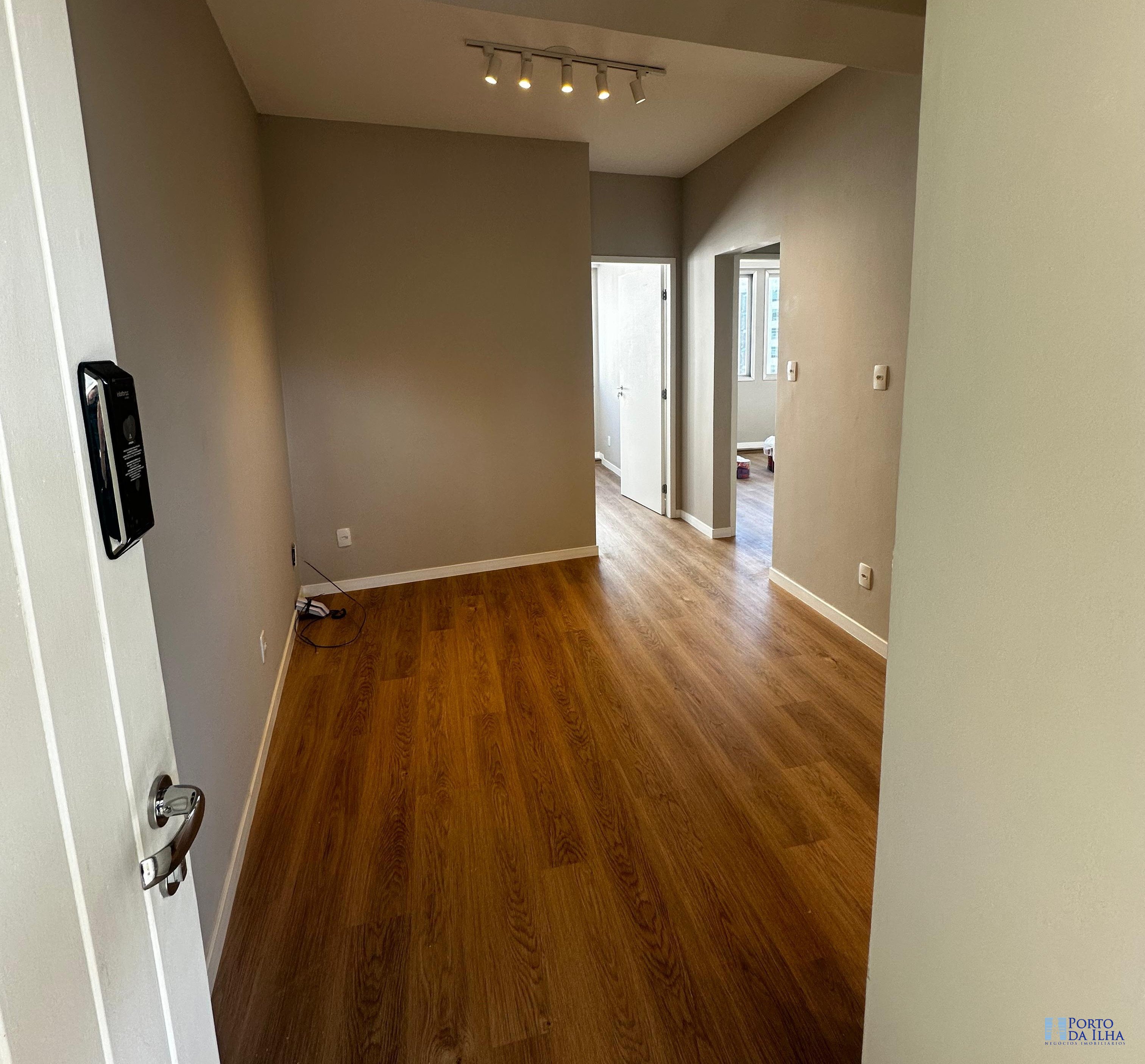 Apartamento de 2 dorms., à venda no Centro de Florianópolis - R$585.000,00